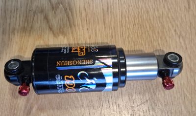 Alternative view of Air shock 165